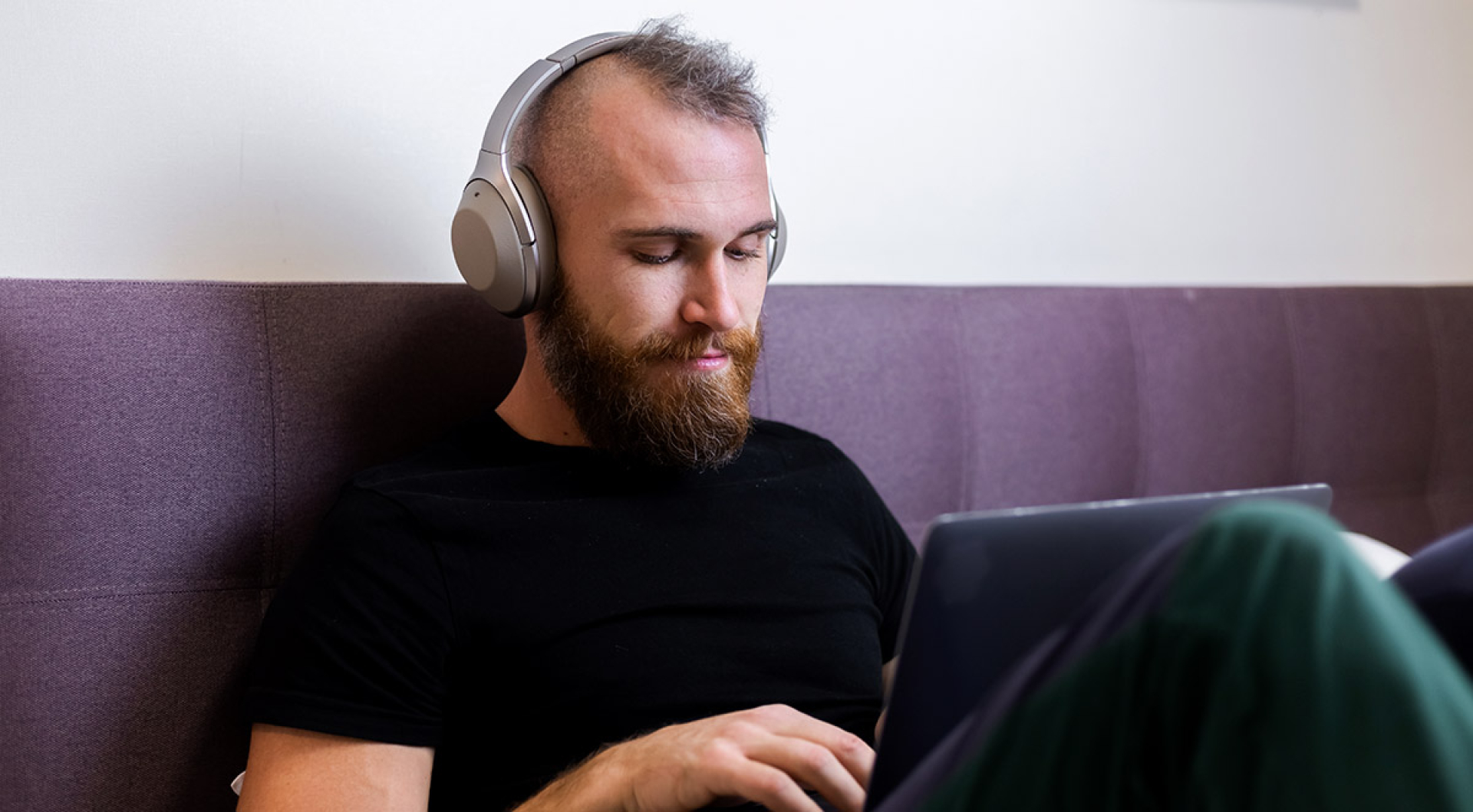 How to Create Ads That Convert Radio Listeners to Website Visitors